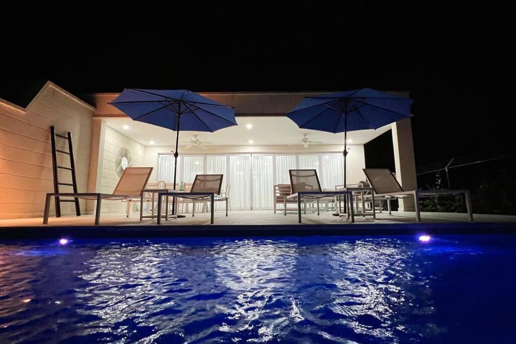Westmoreland Hills 1 세인트 제임스 외부 사진